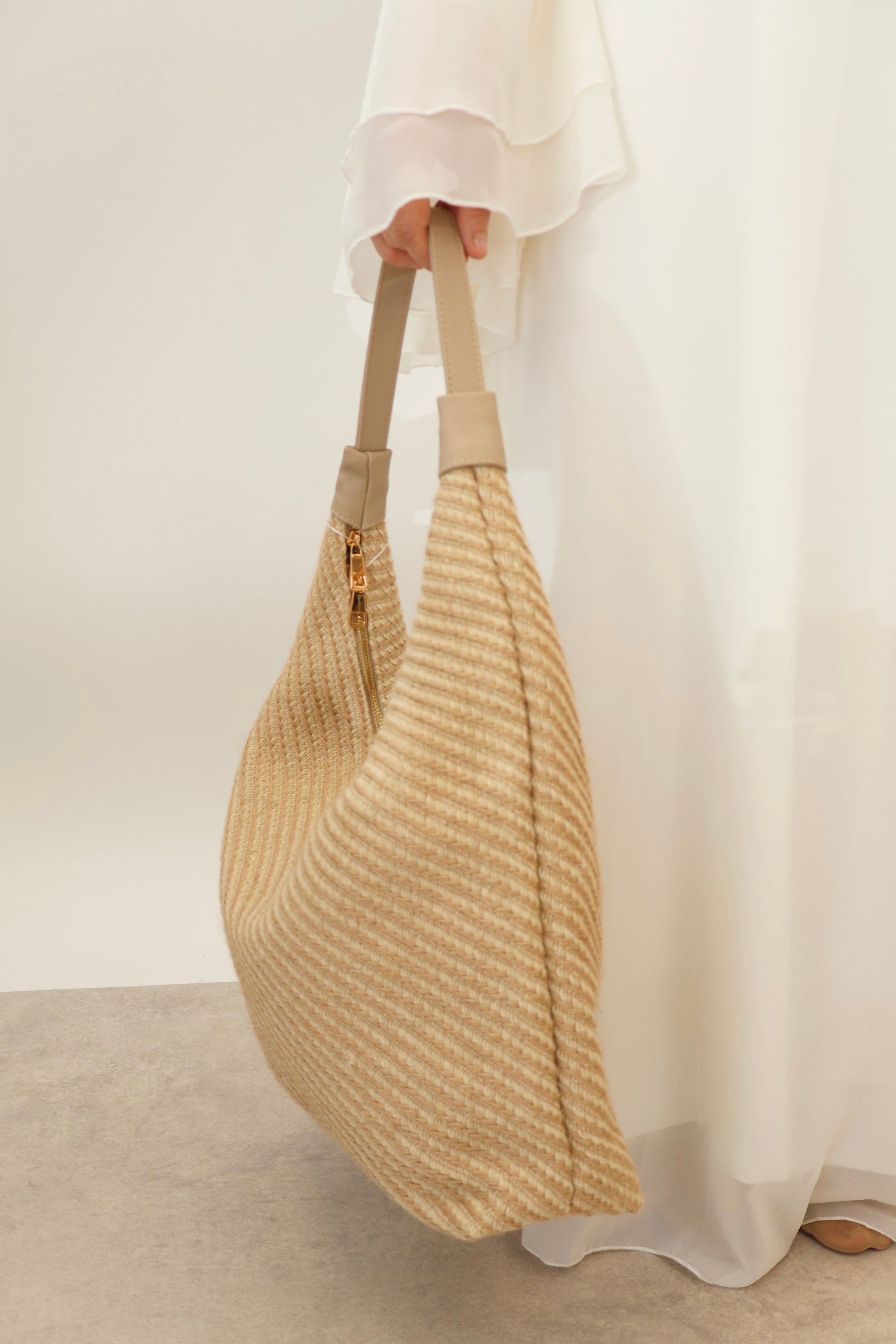 Gewebte Oversize Schultertasche