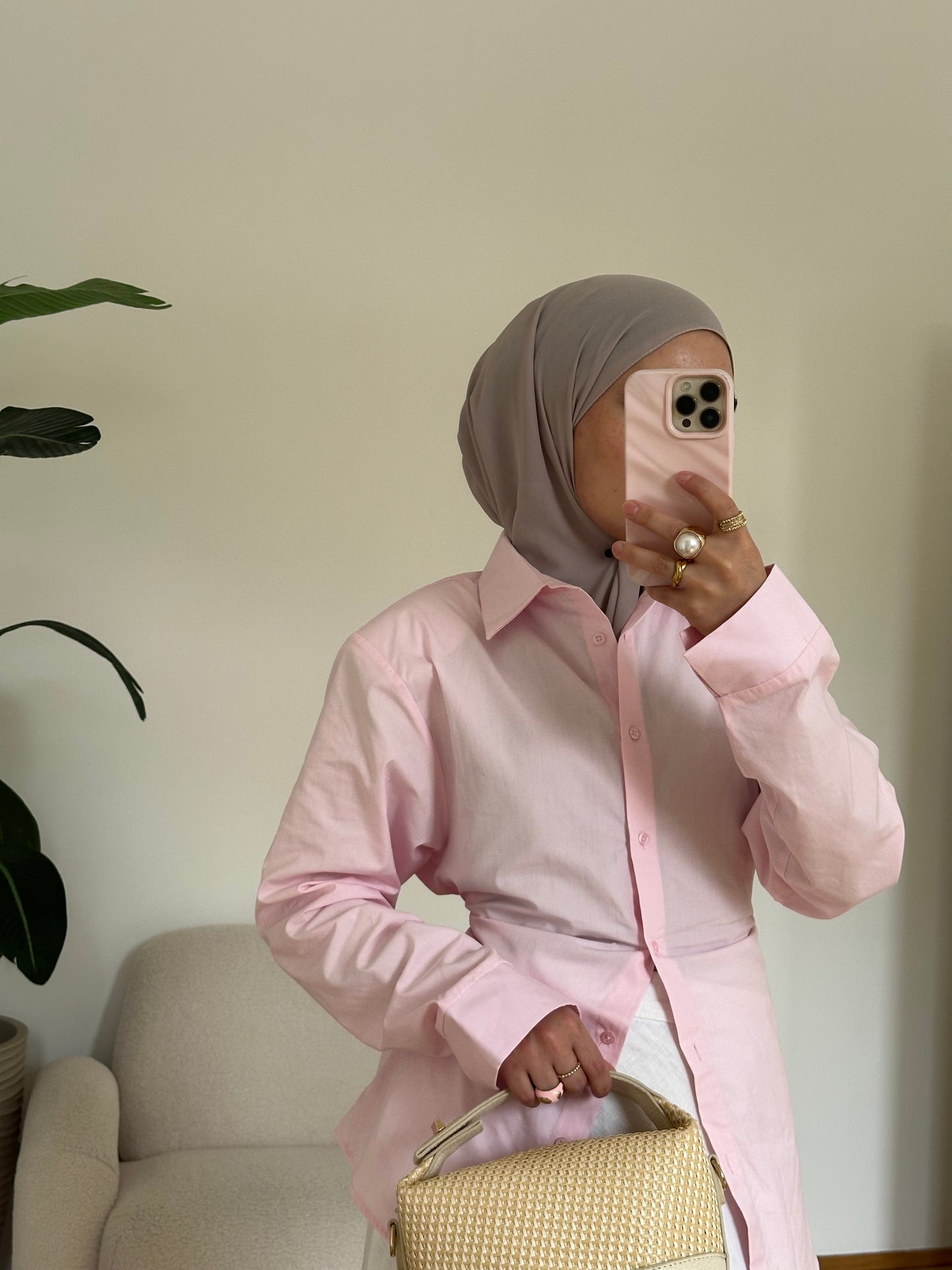 Taillierstes Hemd mit Schultepolstern Rosa