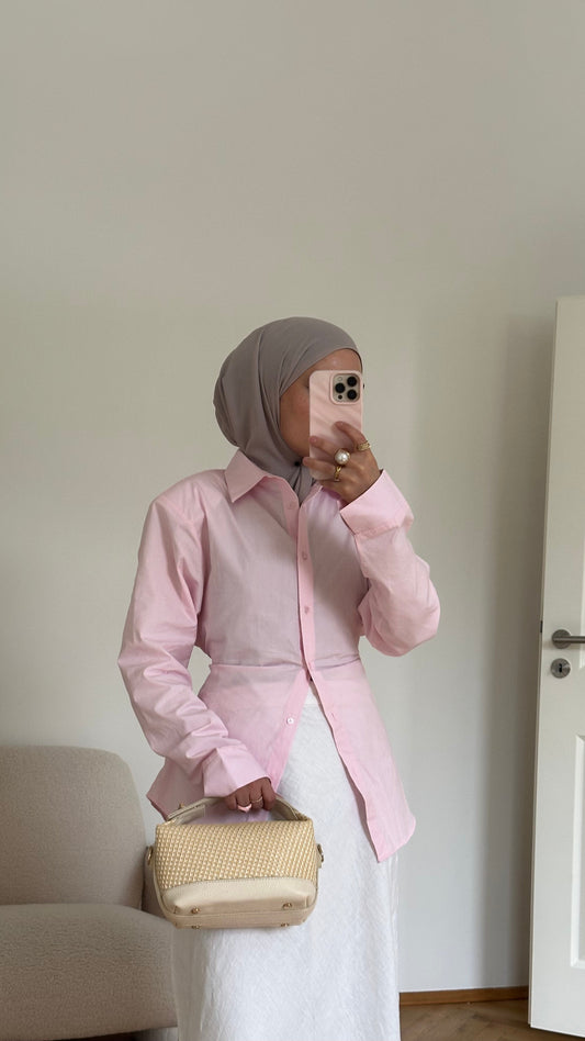 Taillierstes Hemd mit Schultepolstern Rosa