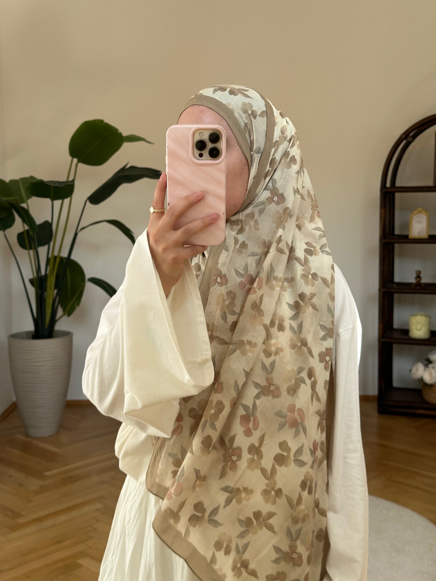 Blume Scarf Beige