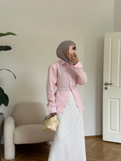 Taillierstes Hemd mit Schultepolstern Rosa