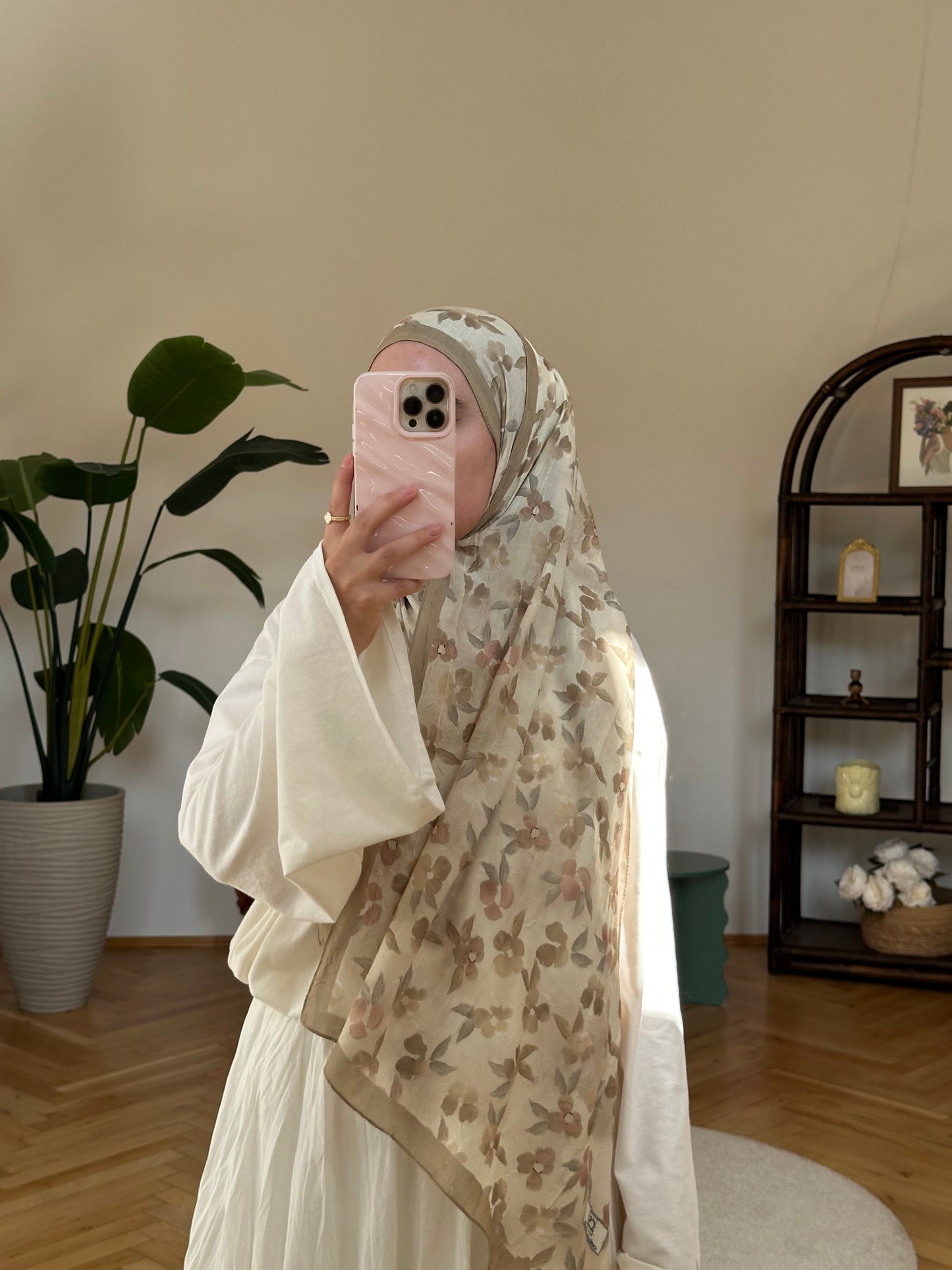 Blume Scarf Beige