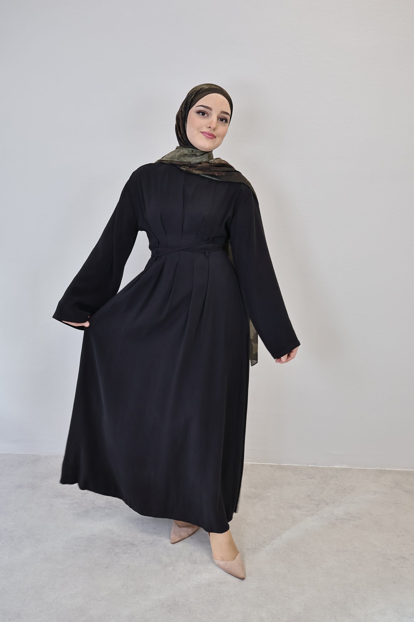 Tailliertes Kleid Schwarz