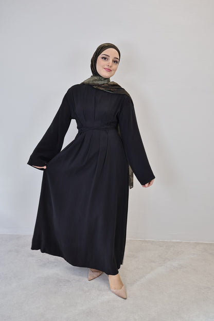 Tailliertes Kleid Schwarz