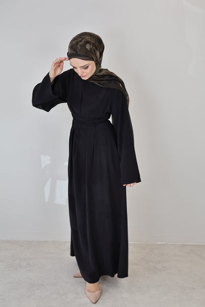 Tailliertes Kleid Schwarz
