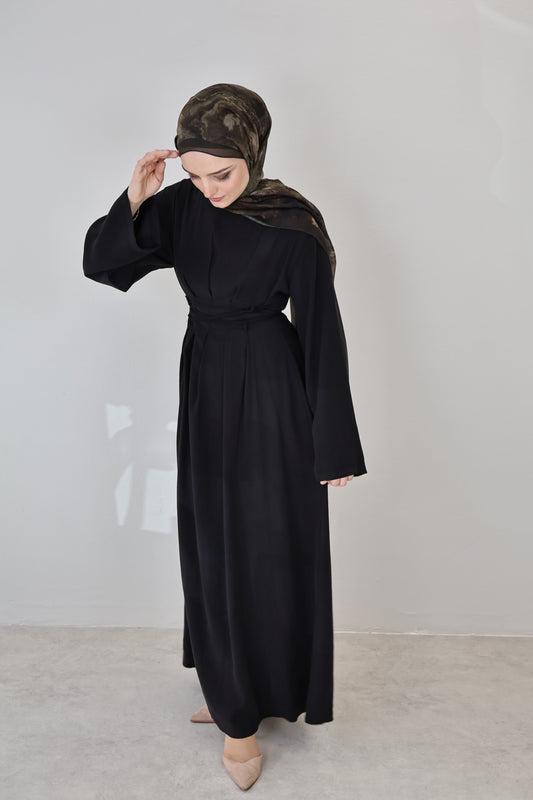 Tailliertes Kleid Schwarz