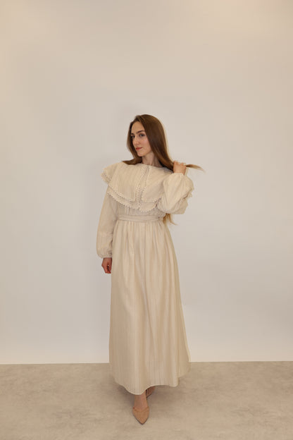 Kleid mit Spitze Beige