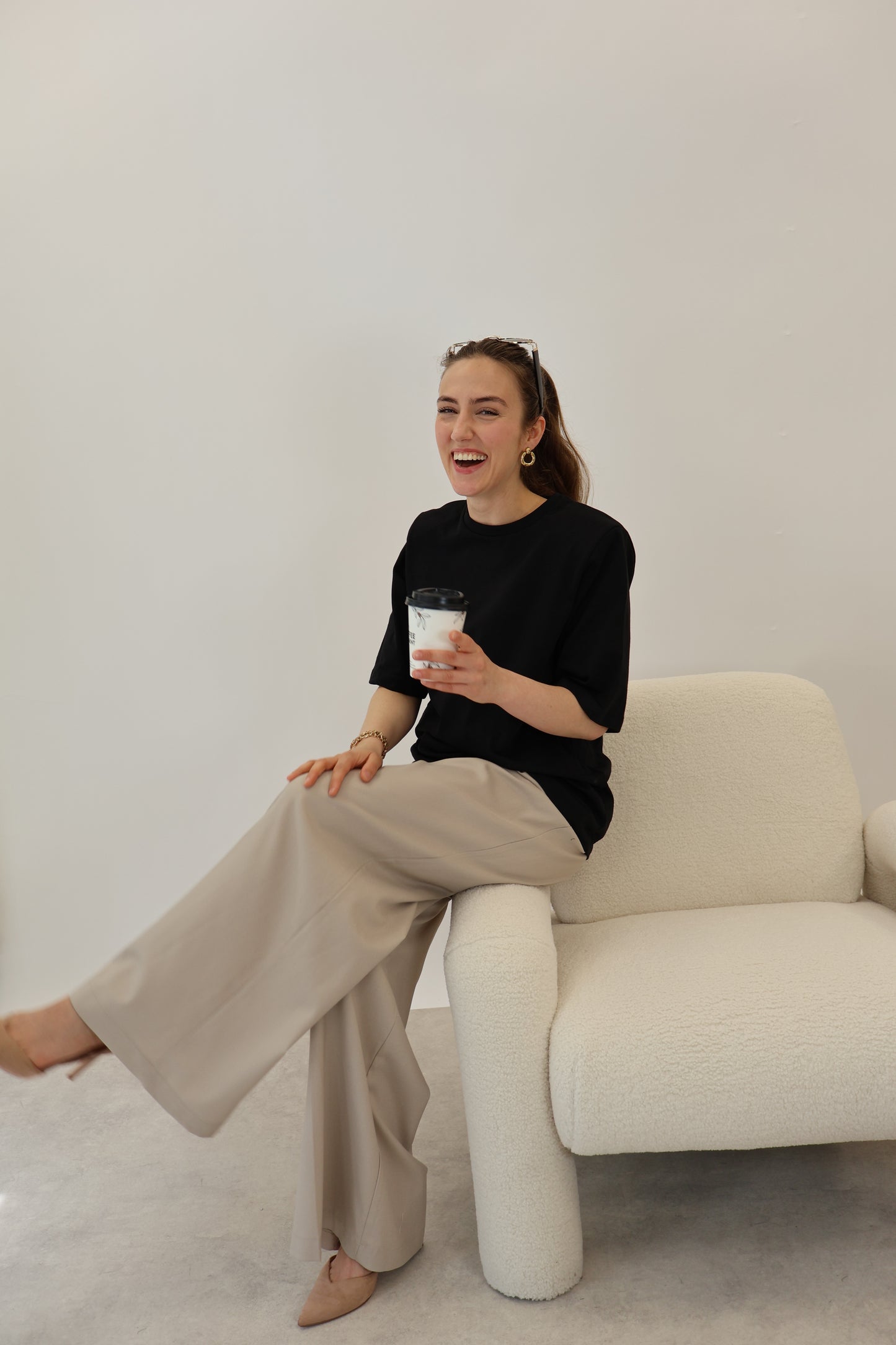 T-Shirt mit Schulterpolster Schwarz