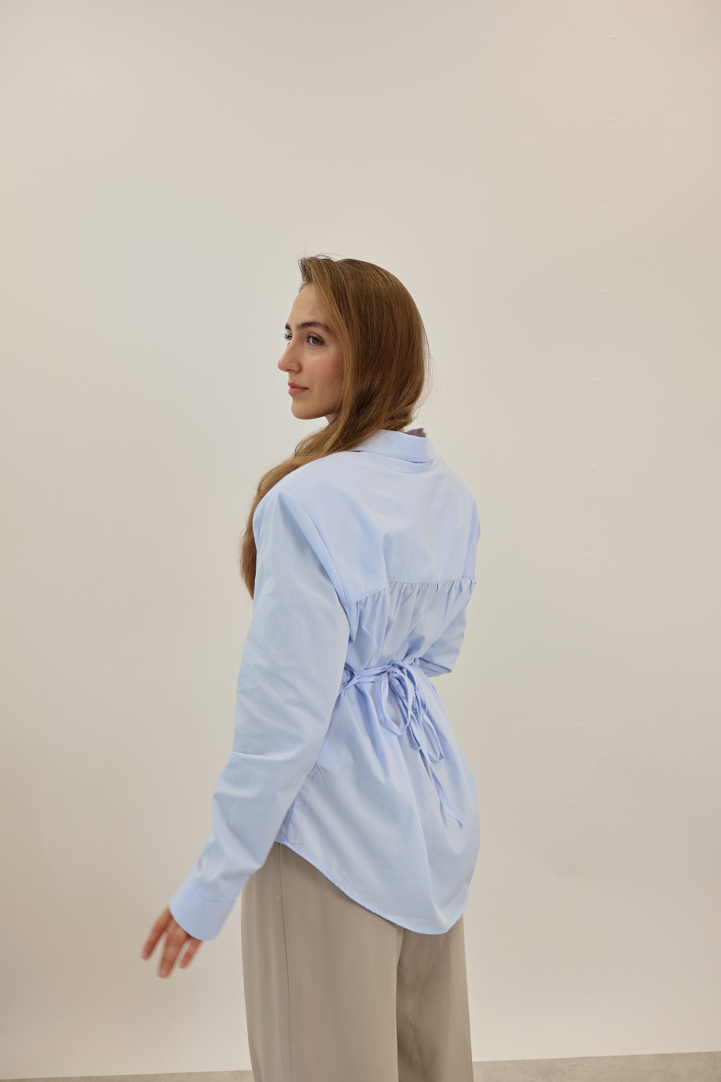 Tailliertes Hemd mit Schulterpolster Blau