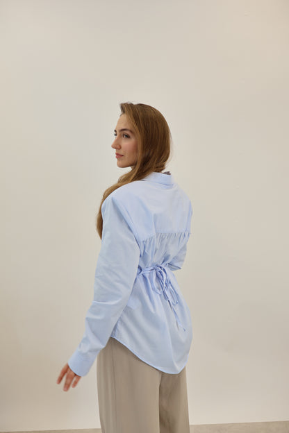 Tailliertes Hemd mit Schulterpolster Blau