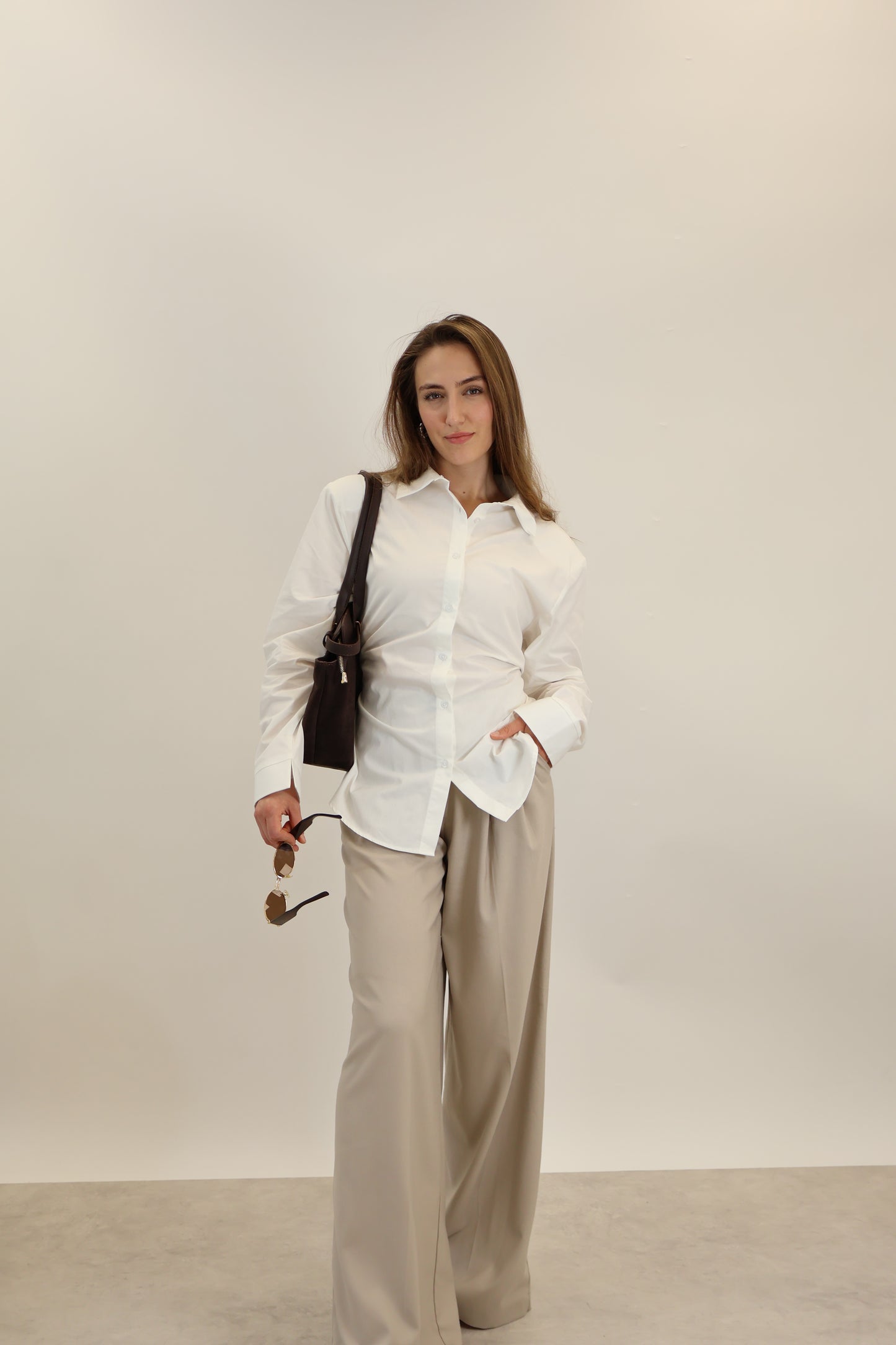 Tailliertes Hemd mit Schulterpolster Weiss