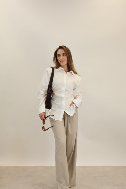 Tailliertes Hemd mit Schulterpolster Weiss