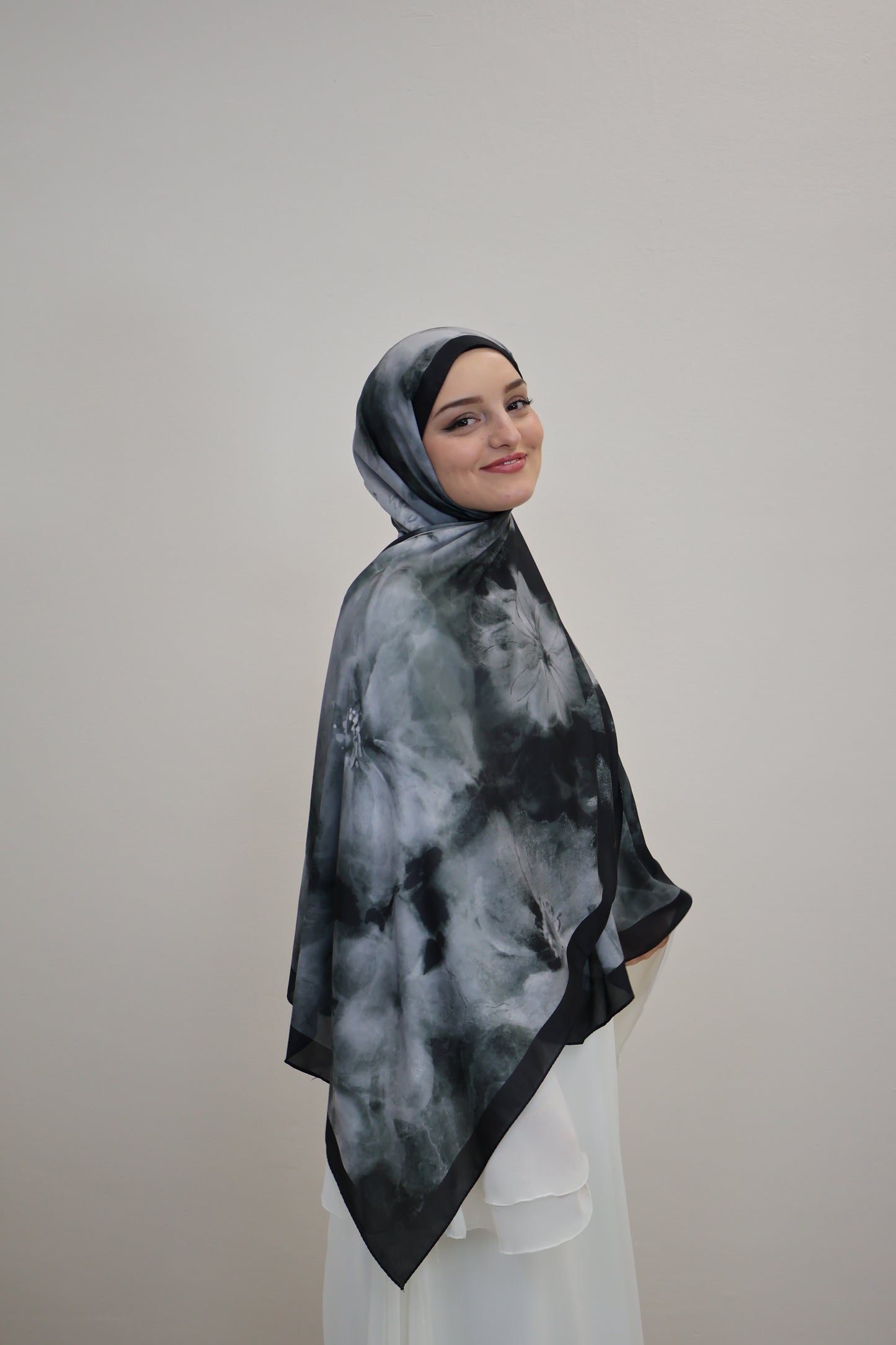 Satin Scarf Grau/Schwarz