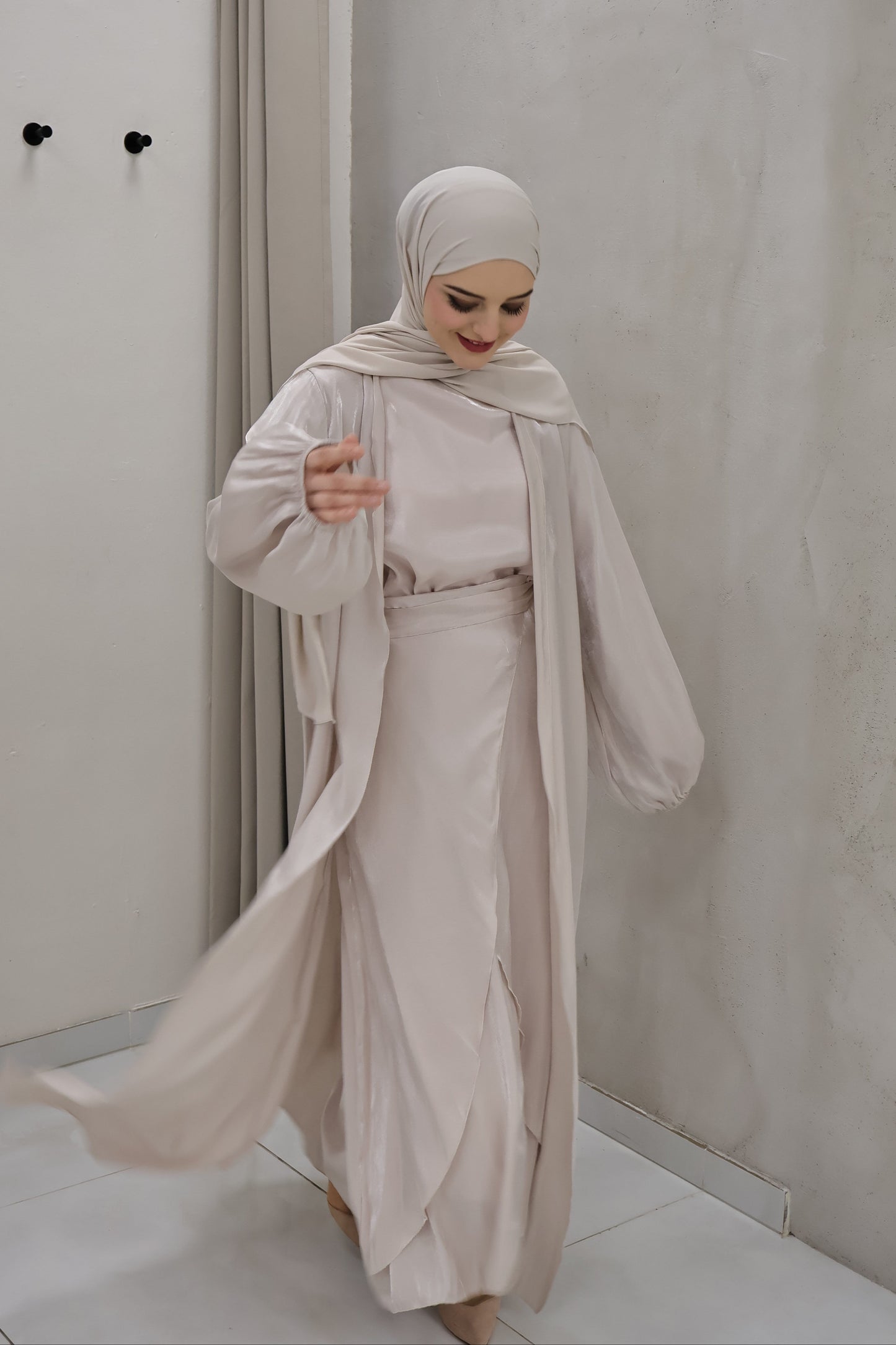 Glanz Abaya Beige